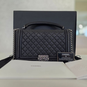 샤넬 보이백 라지 은장 테두리체인 23번대