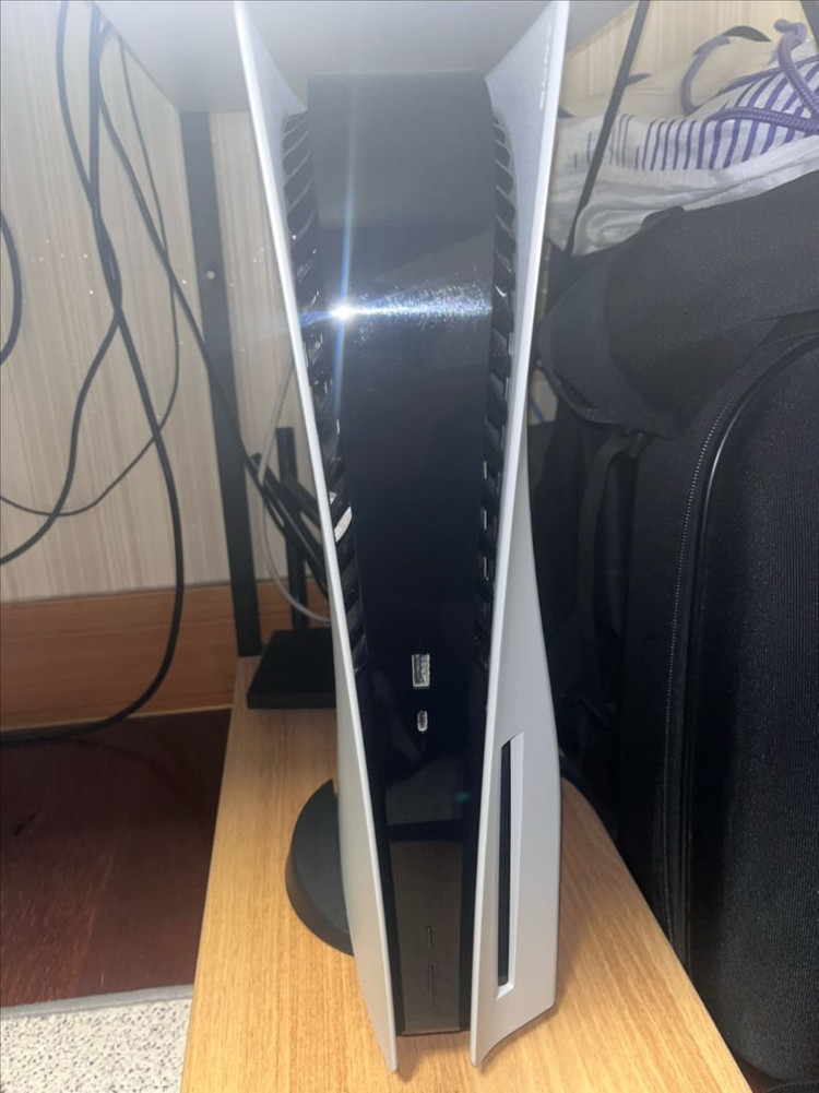 플스5 콘솔 본체 + 컨트롤러 2개 + 정품 액세서리 + 게임 타이틀 여러개--1