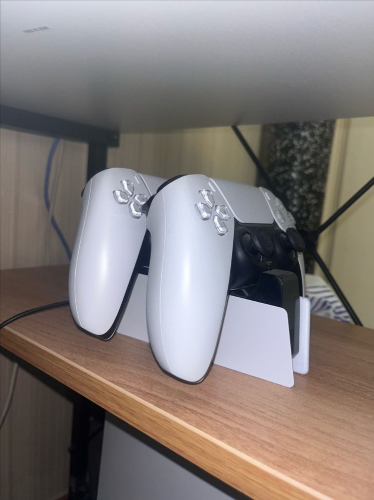 플스5 콘솔 본체 + 컨트롤러 2개 + 정품 액세서리 + 게임 타이틀 여러개--2