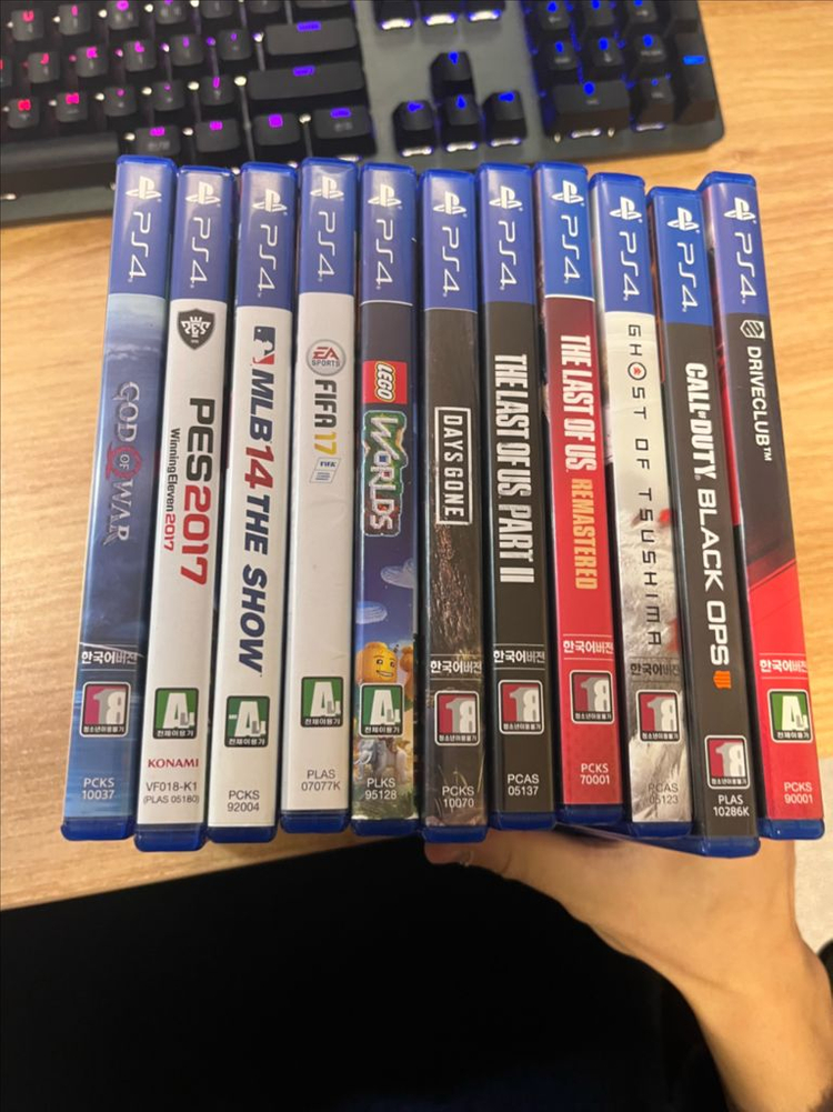 플스5 콘솔 본체 + 컨트롤러 2개 + 정품 액세서리 + 게임 타이틀 여러개--4