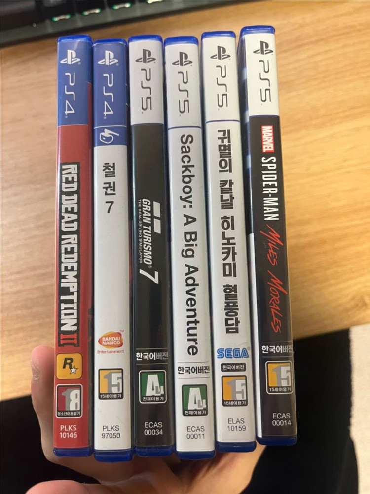 플스5 콘솔 본체 + 컨트롤러 2개 + 정품 액세서리 + 게임 타이틀 여러개--5