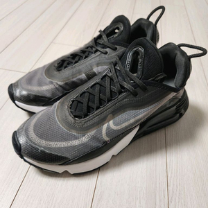 나이키 운동화 에어맥스 2090_C CW7306-001 사이즈260사용감 외에 오염 하자없이 깨끗해요여러 중고사이트 이미지