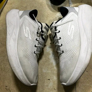 스케쳐스 맥스 쿠셔닝 런닝화 270mm