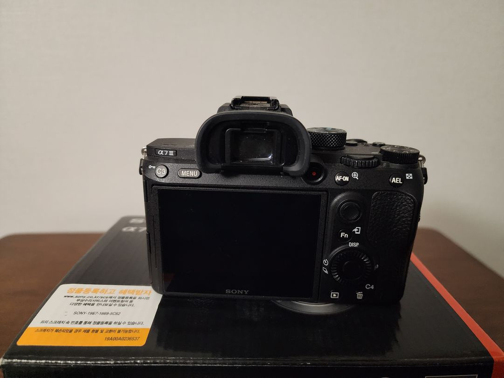 Sony A7M3 풀프레임 미러리스 카메라--1