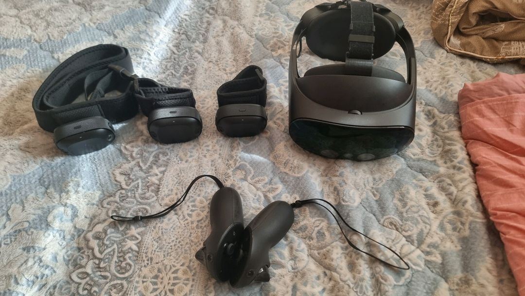 퀘스트프로 + 바이브 얼티미트 트래커 3개 판매합니다.--1