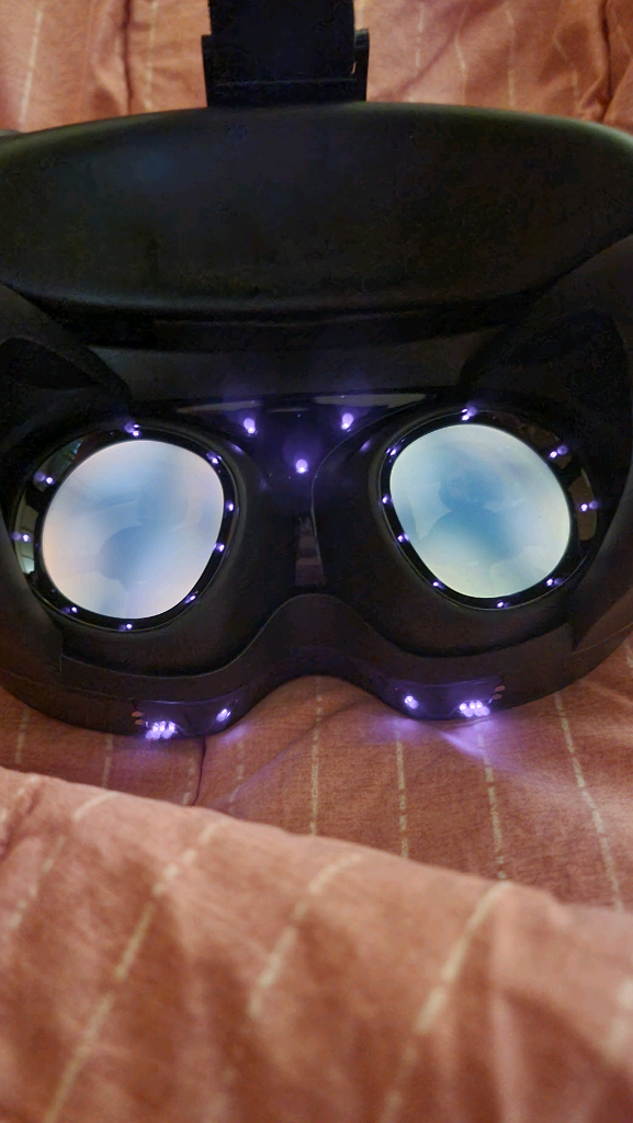 퀘스트프로 + 바이브 얼티미트 트래커 3개 판매합니다.--2