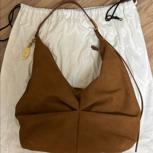 (1회 착용) 질스튜어트 카멜 소프트 스웨이드무드 셔링 숄더백 L