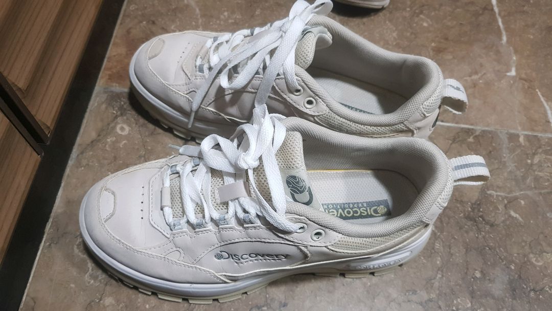 240 디스거버리 여성 운동화--2