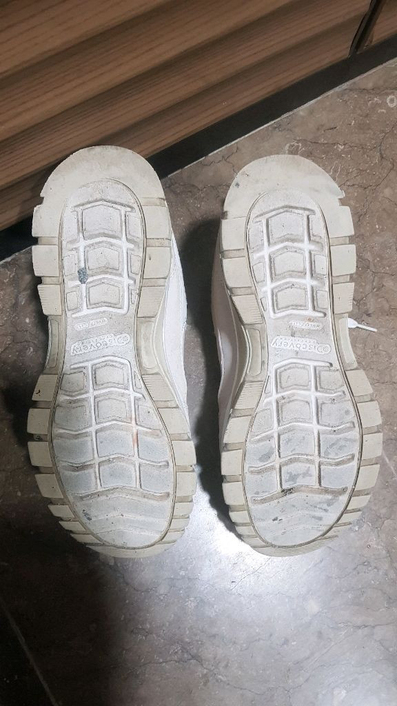 240 디스거버리 여성 운동화--4