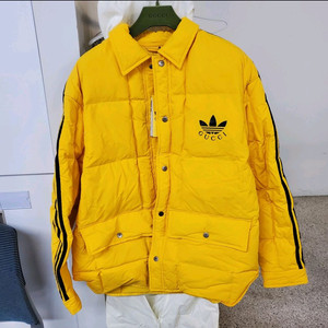 구찌 아디다스 콜라보 다운 재킷 점퍼 팝니다