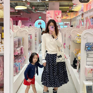 코스모폴리탄줄라이 도트차차 스커트(햅번네이비)