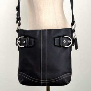 코치 버클 블랙 레더 크로스백