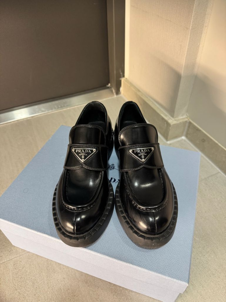 프라다 초콜릿 브러시드 로퍼 225--0