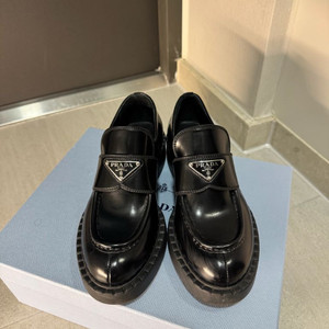 프라다 초콜릿 브러시드 로퍼 225