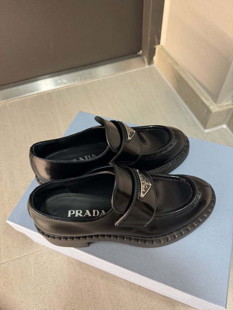 프라다 초콜릿 브러시드 로퍼 225--1