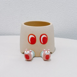 얼롱사이드 곰돌이 슬리퍼 신은 미니 모지