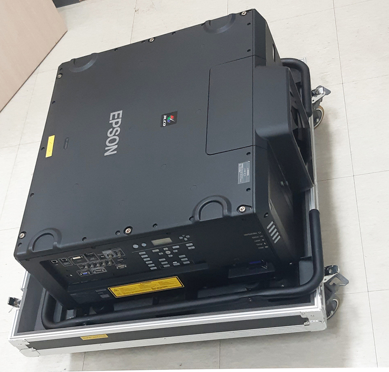 *엡손 최고급* 30,000안시 WUXGA 레이저빔 EB-L30000U (대강당,공연,전시,극장용)--1