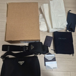 프라다 리나일론 숄더백 2VH113