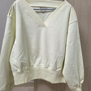 한섬 시스템 브이넥 루즈핏 맨투맨~ 라이트옐로우색상