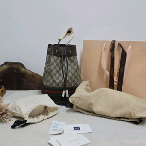 구찌 GG 수프림 버킷백 스몰버킷백A급