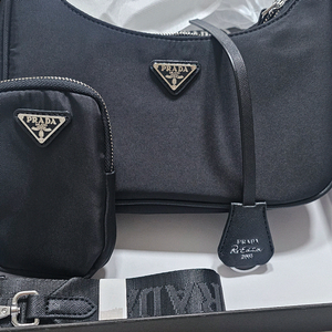 프라다 리에디션 나일론 크로스백