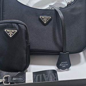 프라다 리에디션 나일론 크로스백