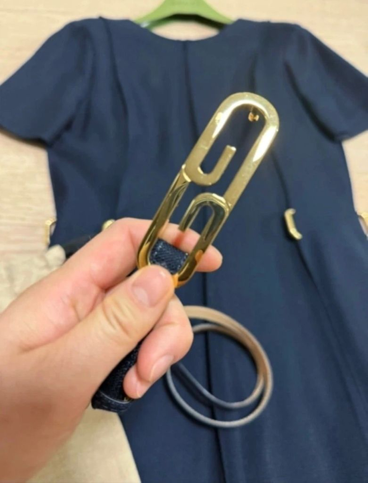 구찌 네이비 원피스 (아이유 착용) 이미지