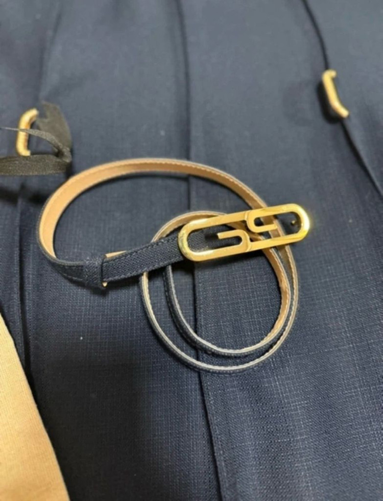 구찌 네이비 원피스 (아이유 착용) 이미지