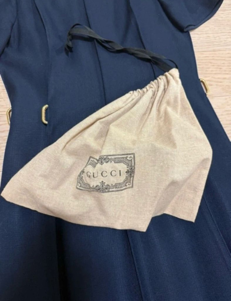 구찌 네이비 원피스 (아이유 착용) 이미지