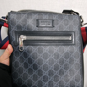 구찌 GG 수프림 스몰 메신저백