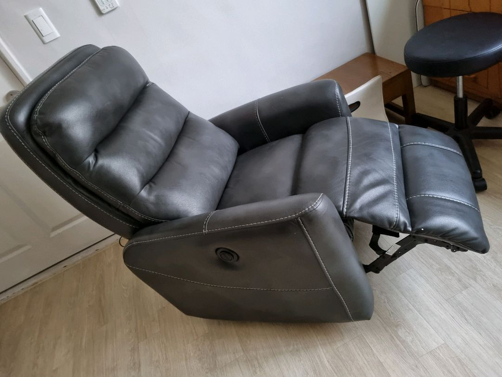 1인용전동리클라이너가죽소파--6