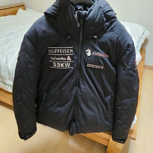 데상트 아우디 패딩 팔아요(90)