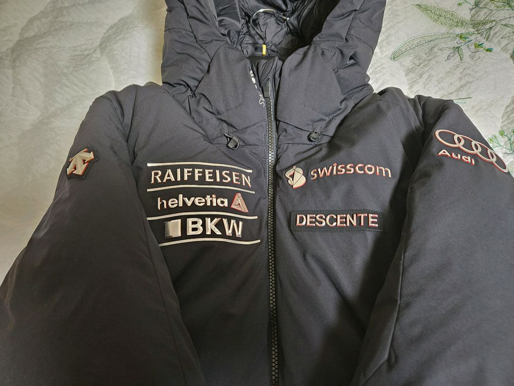 데상트 아우디 패딩 팔아요(90)--2