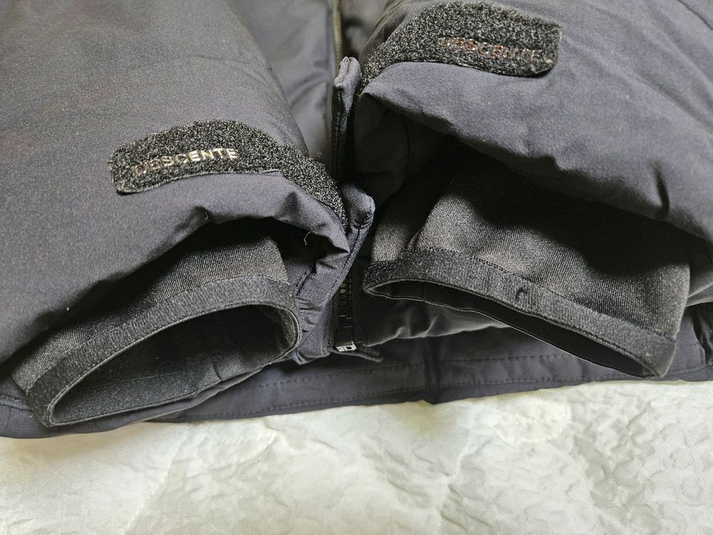 데상트 아우디 패딩 팔아요(90)--3