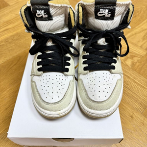 나이키 조던 1 하이 줌 에어 컴포트 235 이미지