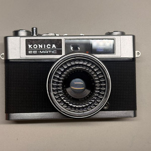 코니카 EE-MATIC 디럭스 클래식 필름카메라 C-213