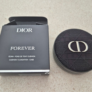 디올 포에버 쿠션 케이스 자수 장식 까나쥬