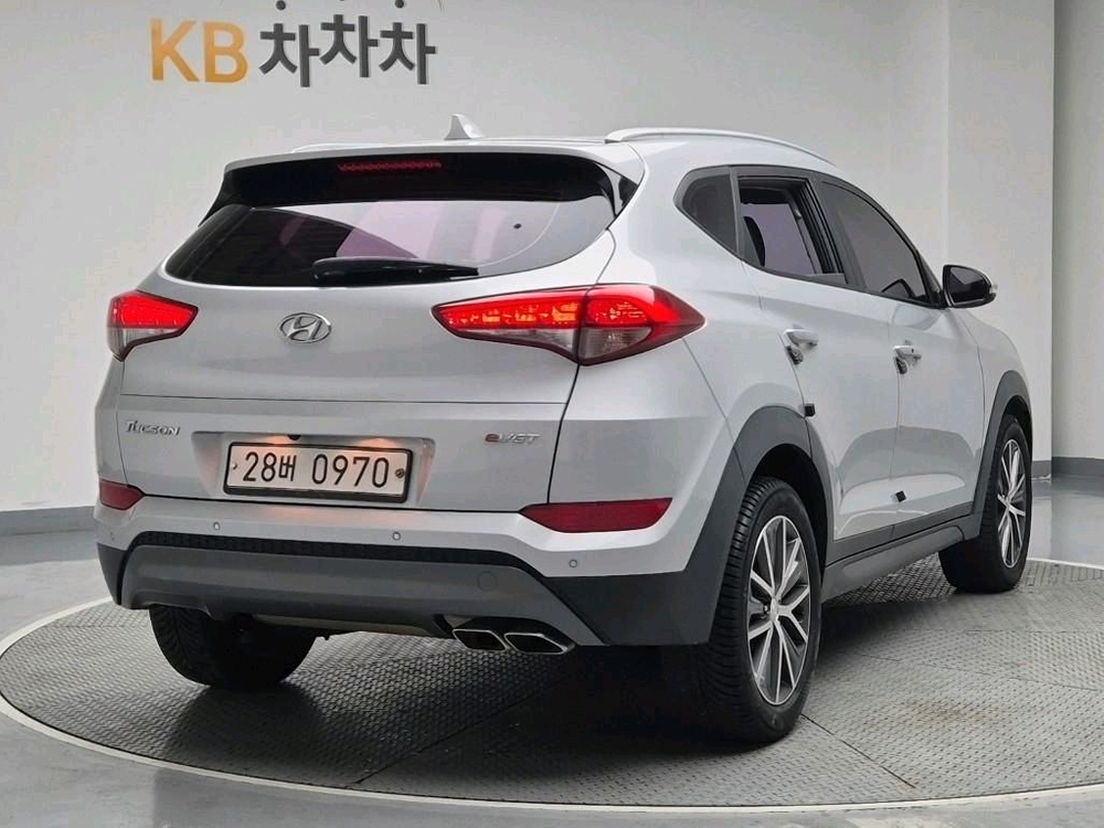 올뉴투싼 2.0 디젤 프리미엄--1