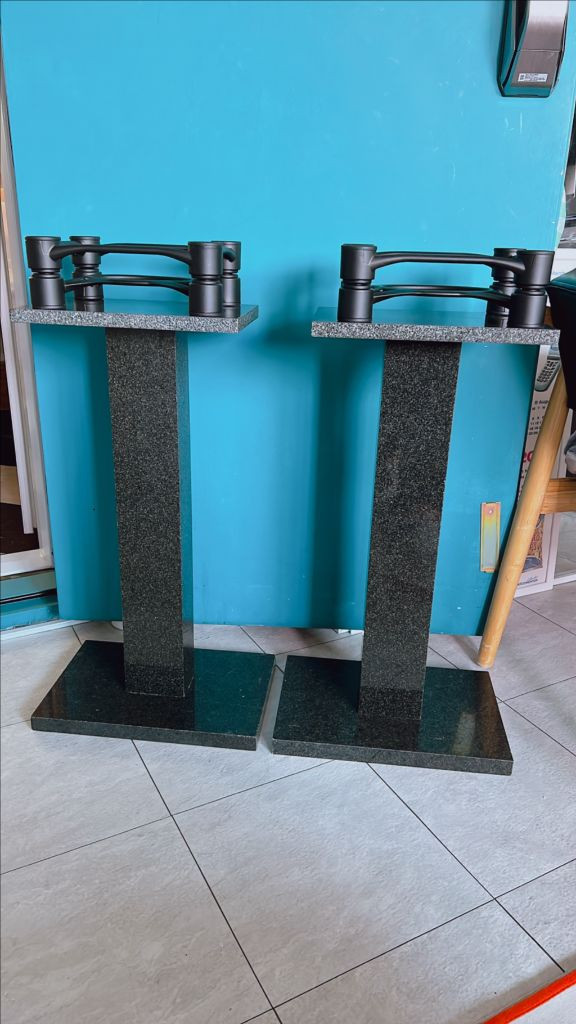 대리석 스피커 스탠드 이미지