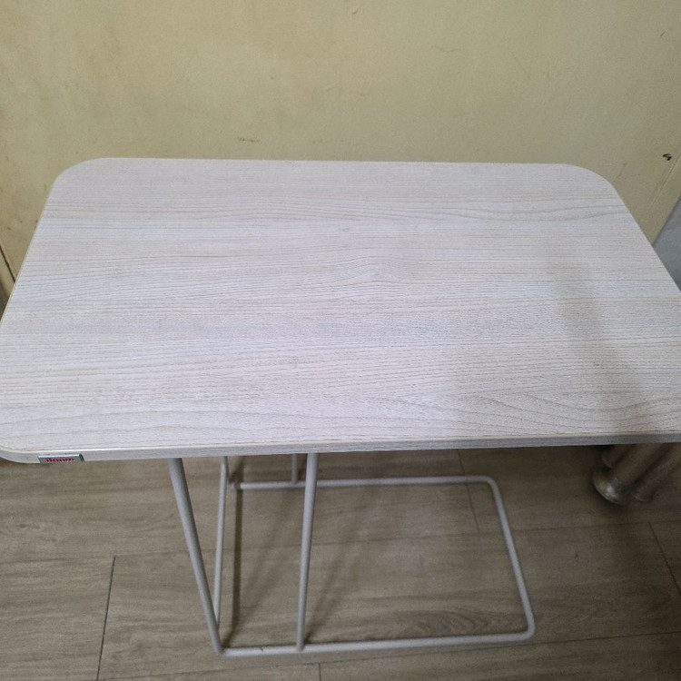 iloom 이럼. 사이드 쇼파. 테이블--6