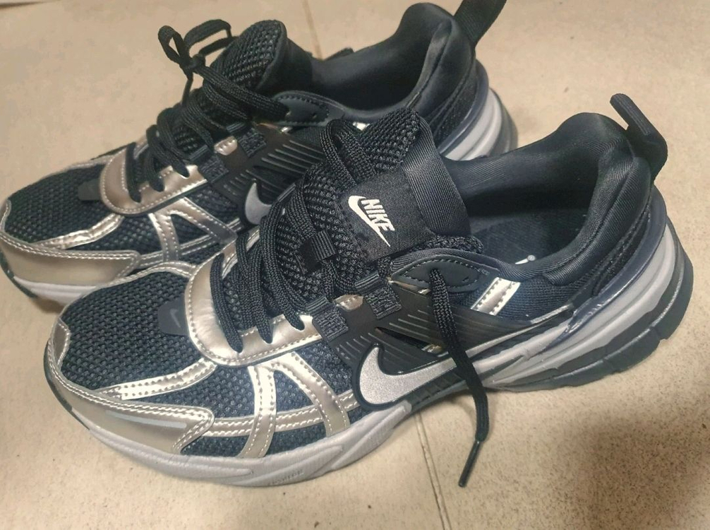 나이키 V2K 런 테크 블랙 운동화(사이즈250)--1