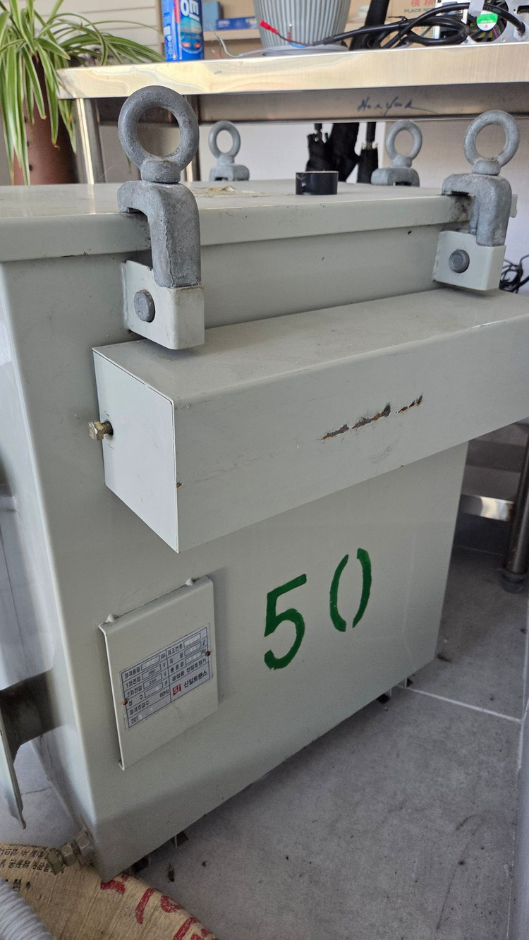 다운 트렌스 380v에서 220v 다운--2