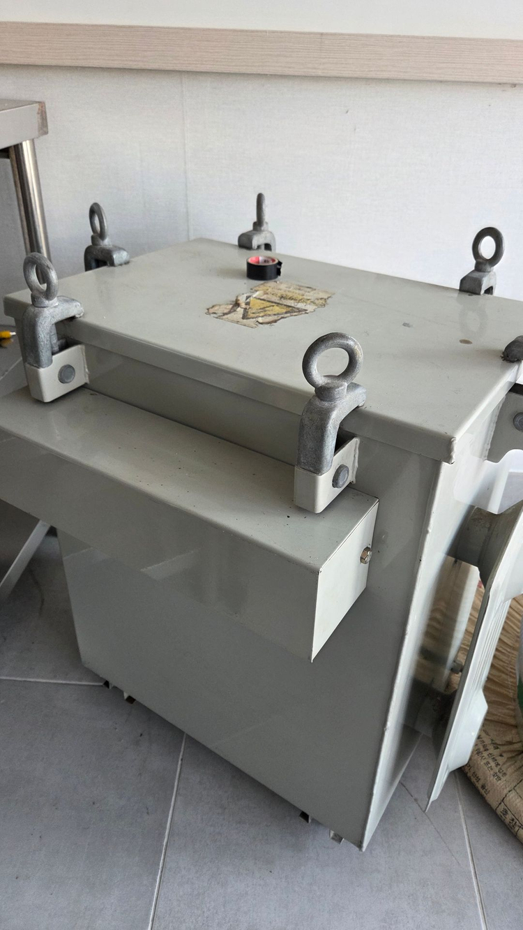 다운 트렌스 380v에서 220v 다운--5