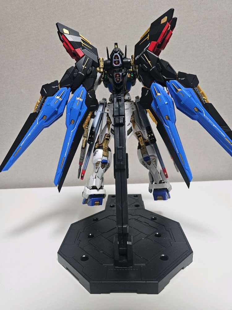 편흠 MGEX 스트라이크프리덤 도색 팝니다 이미지