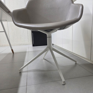 보컨셉 비엔나 의자 1개 팝니다 AS가능 해운대매장에서 구매 이미지