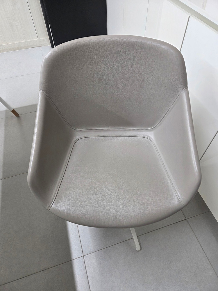 보컨셉 비엔나 의자 1개 팝니다 AS가능 해운대매장에서 구매 이미지