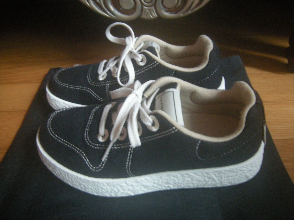 르무통운동화225사이즈+폴리아고급 쳔연가죽털슈즈225사이즈/나이키 아디다스 노스페이스 러닝조깅헬스캠핑배낭아이폰 이미지