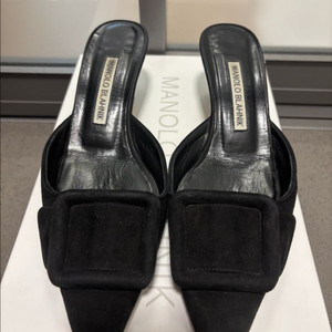 마놀로블라닉 메이세일 뮬