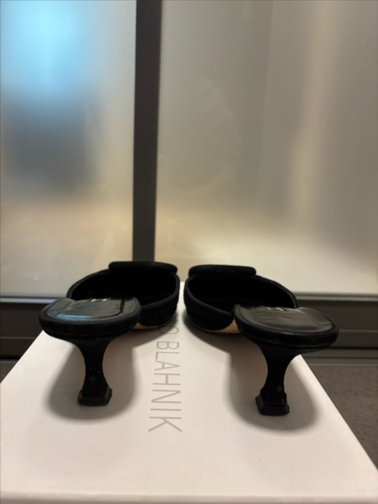 마놀로블라닉 메이세일 뮬--2