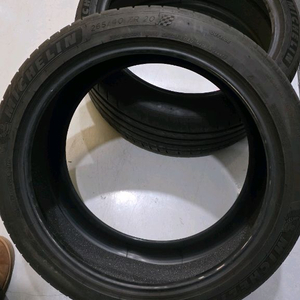 미쉐린 PILOT SPORT 4 S 265/40 ZR20 타이어 이미지